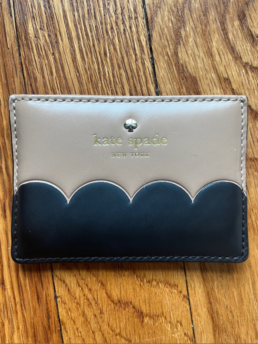 Kate Spade two-tone scalloped cardholder wallet in taupe and black